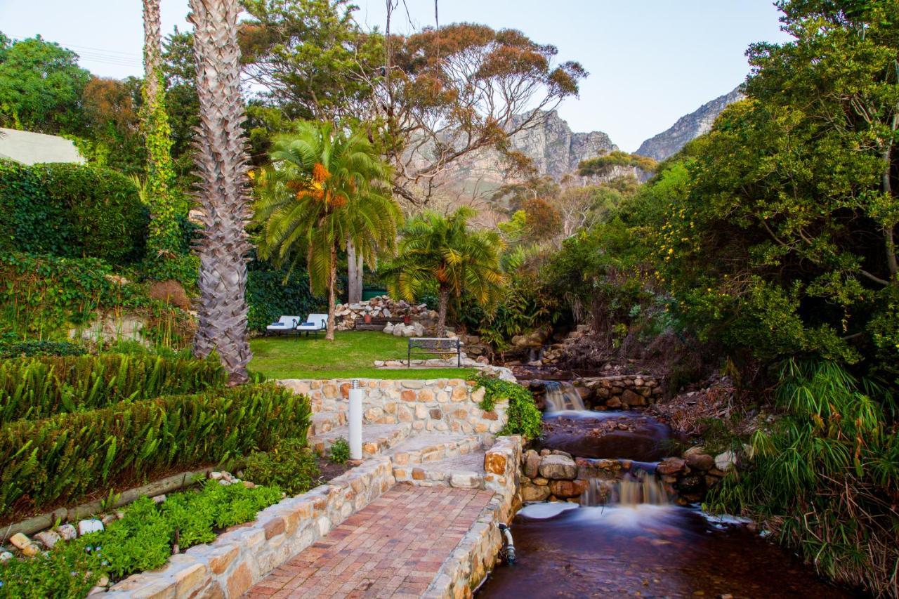 Gartensuite mit Kingsize-Bett und Meerblick