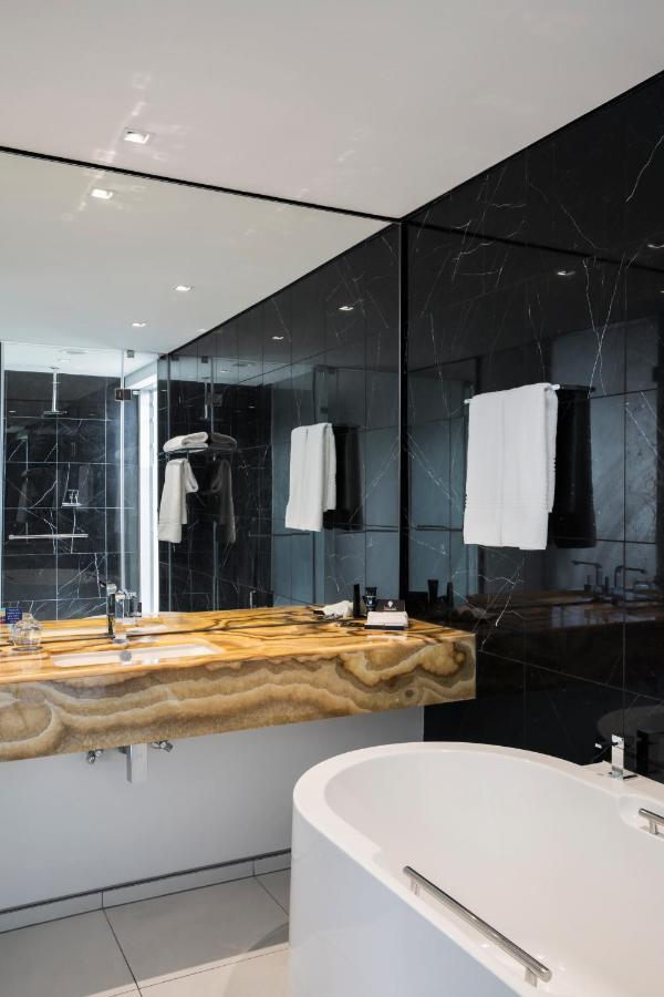 Executive Suite,1150119565:JPEG