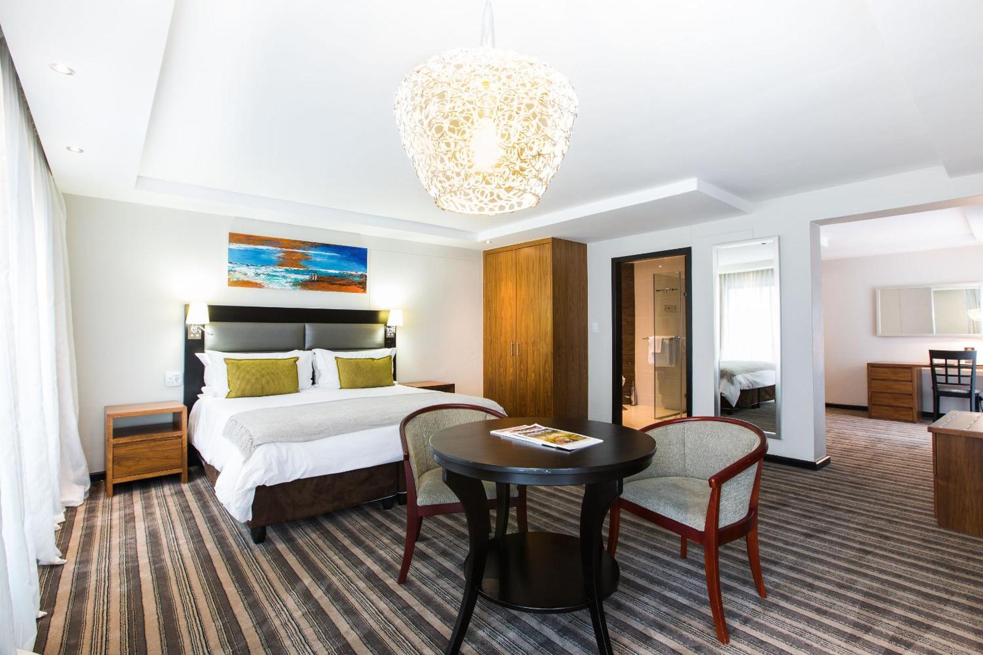 Executive Suite mit teilweisem Meerblick und Kingsize-Bett