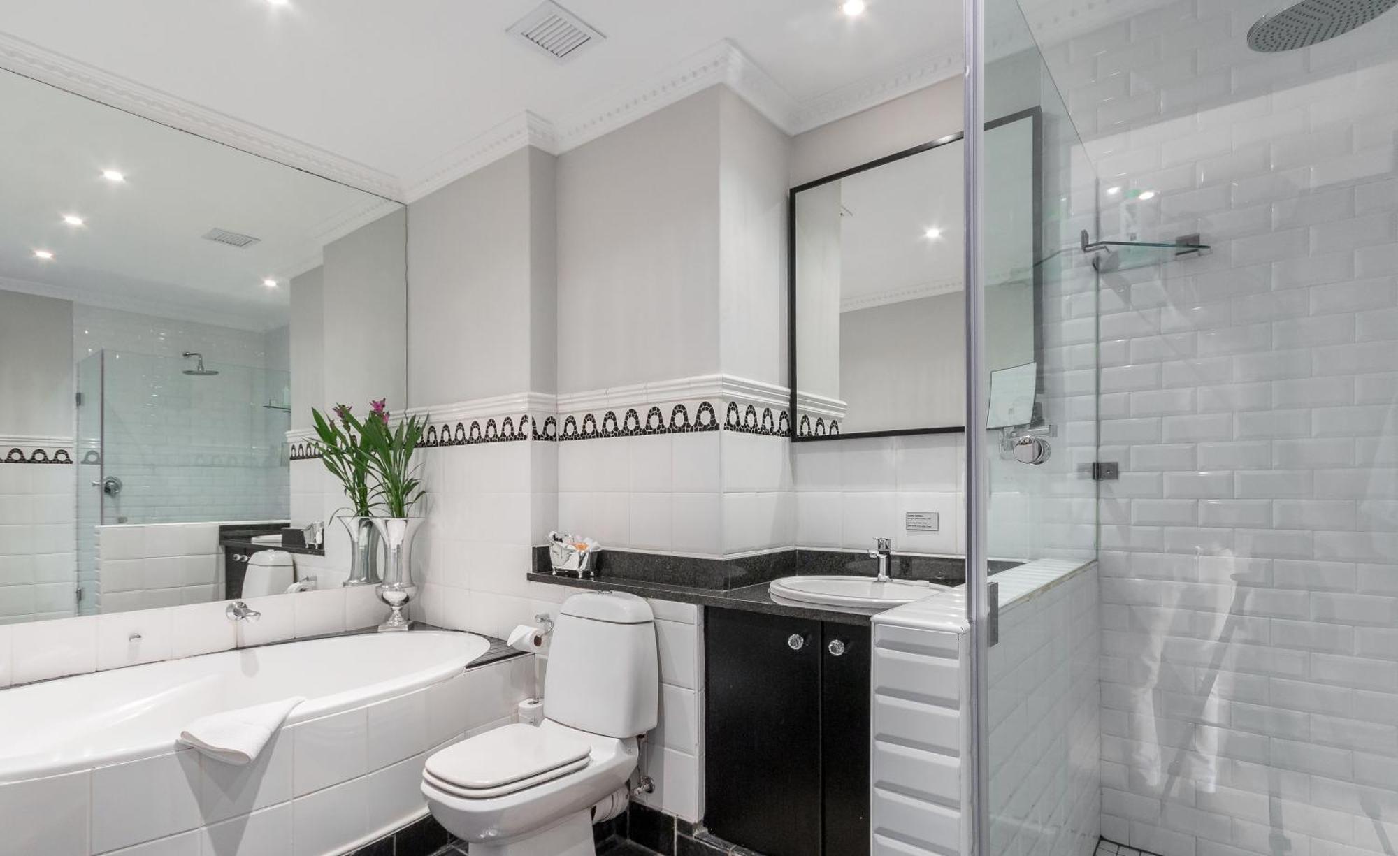 Three Bedroom Deluxe Apartment Top Floor