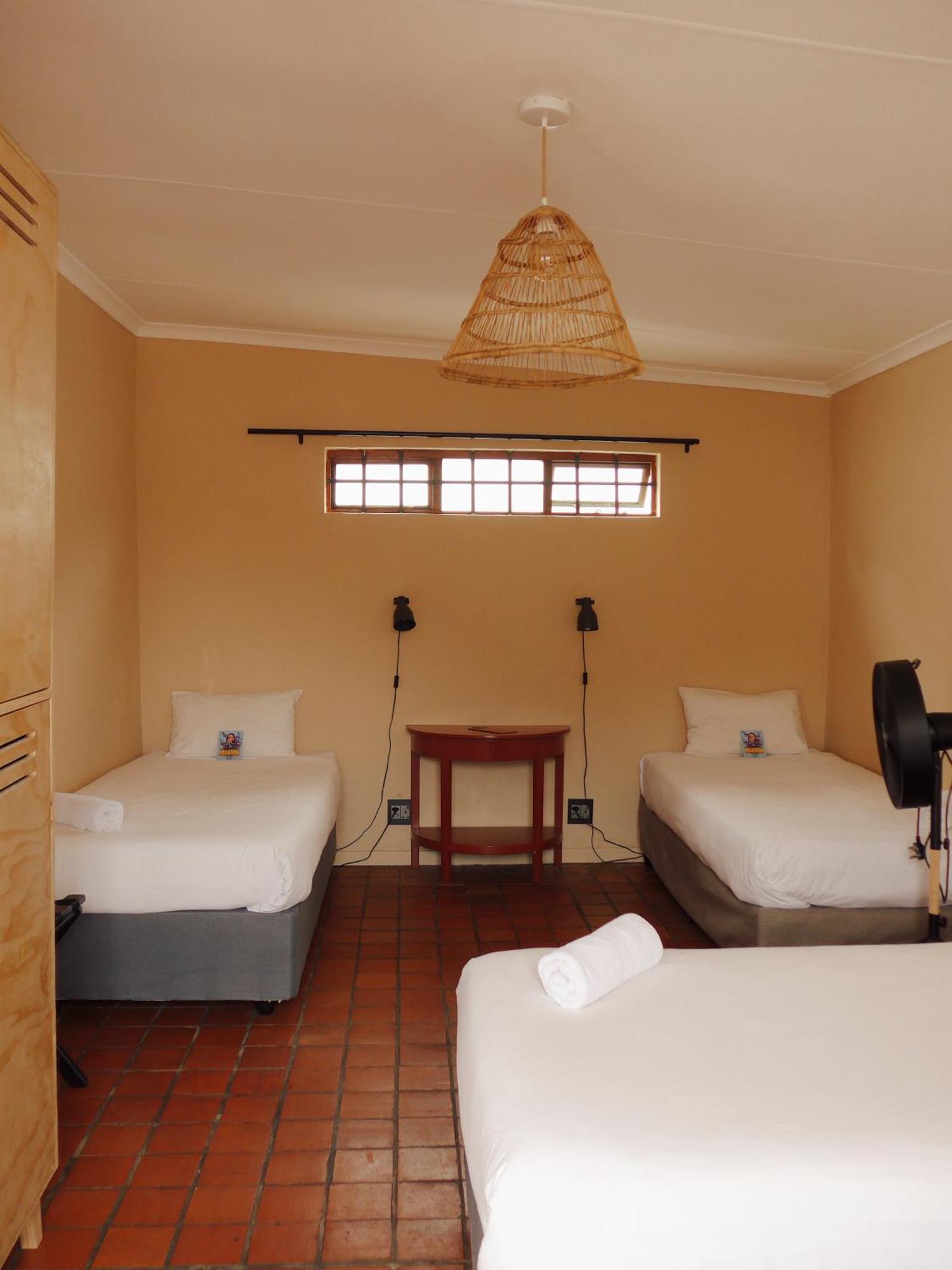 Cama em Dormitório Misto com 6 Camas