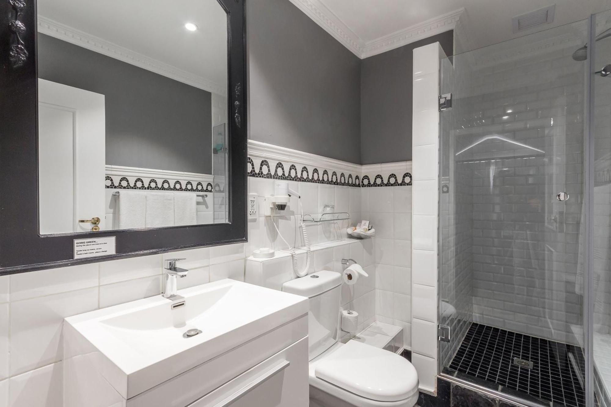 Three Bedroom Deluxe Apartment Top Floor