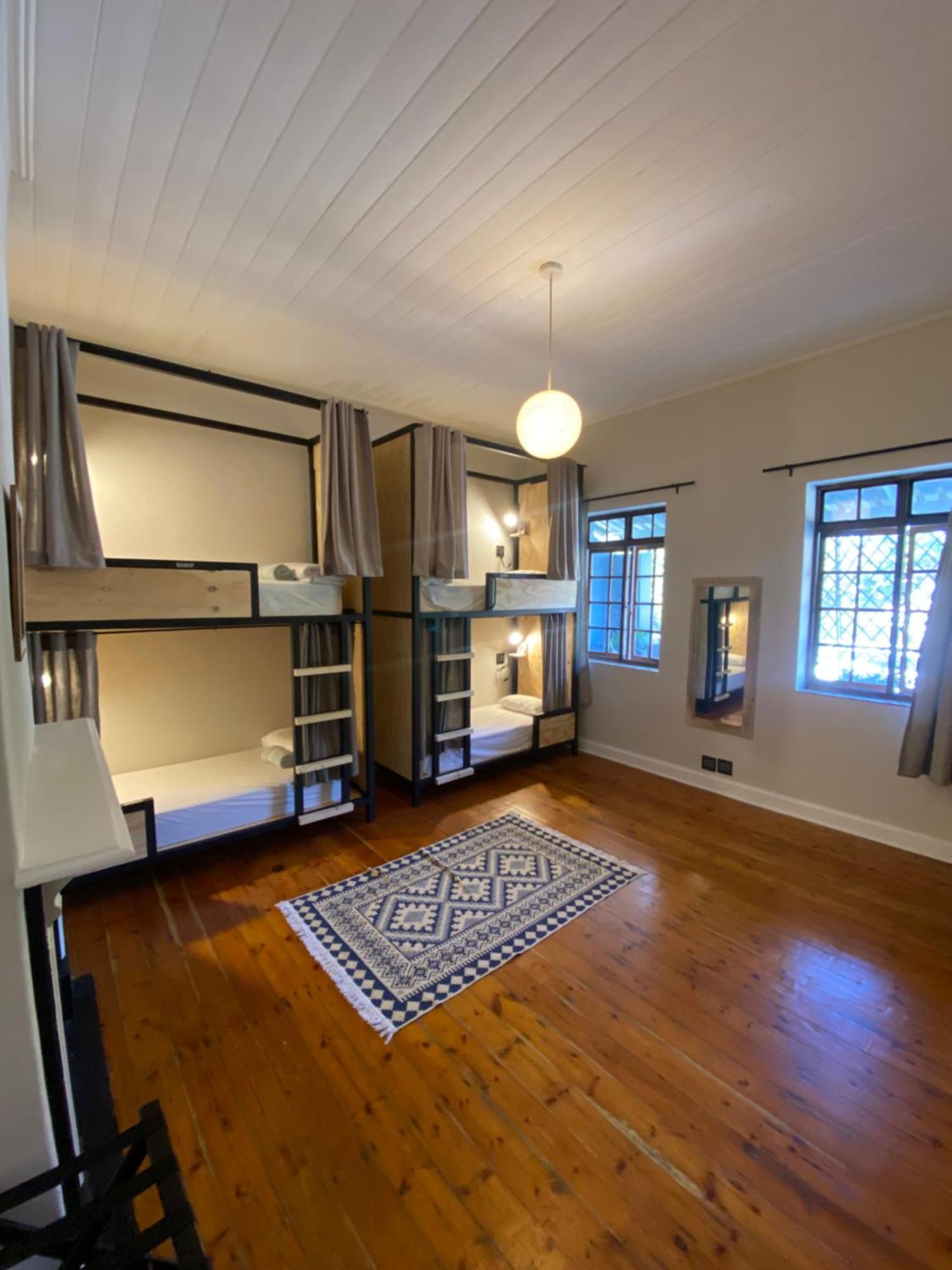Cama em Dormitório Misto com 4 Camas