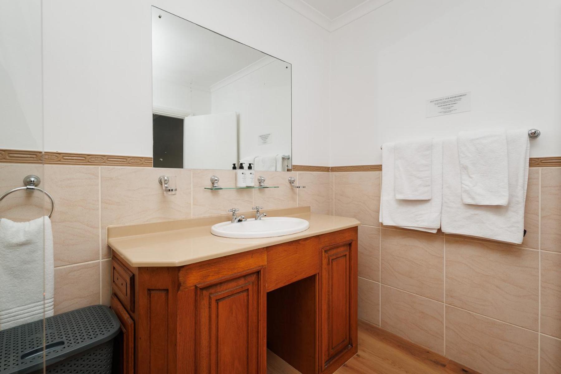 Luxury Double Room Shower