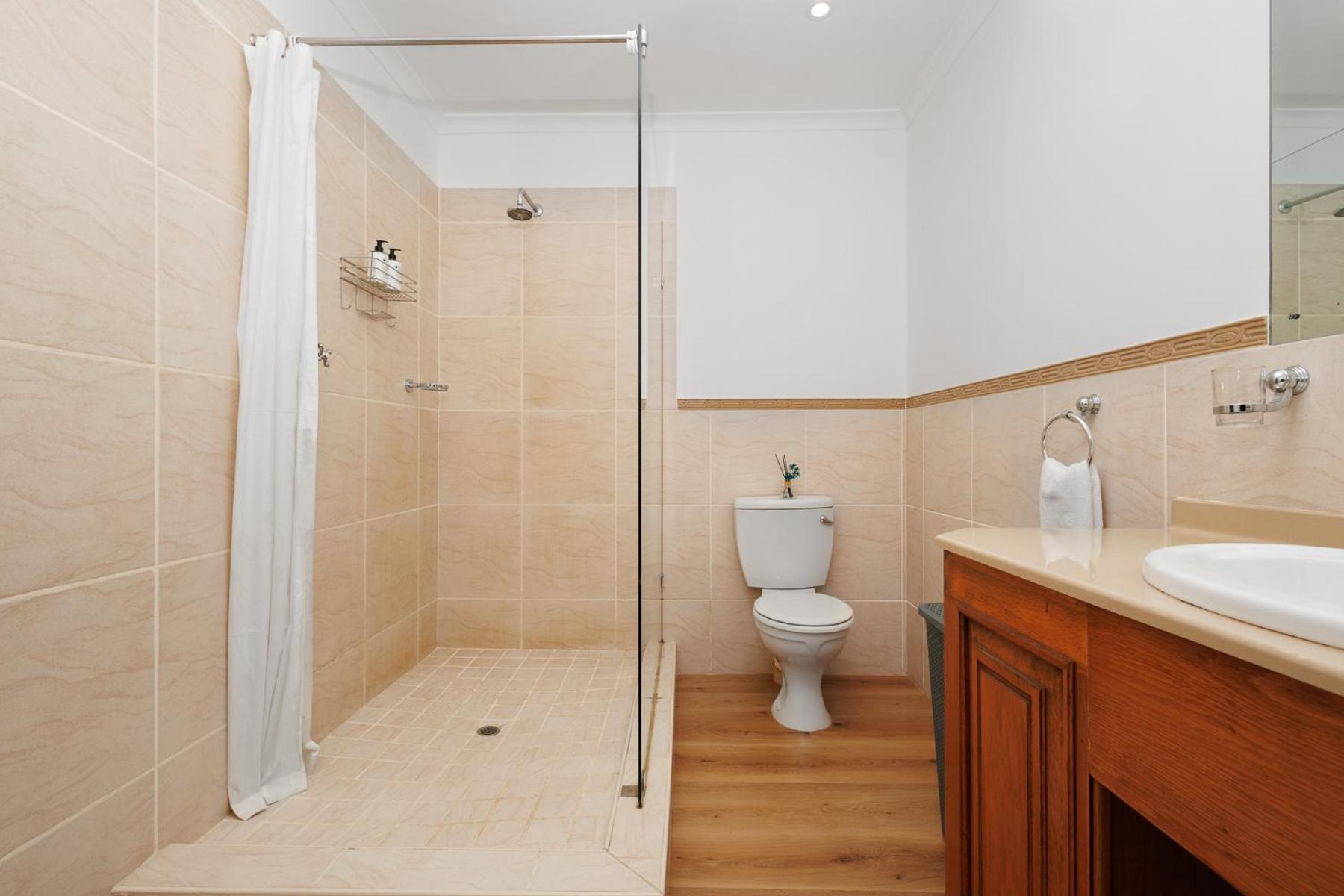 Luxury Double Room Shower