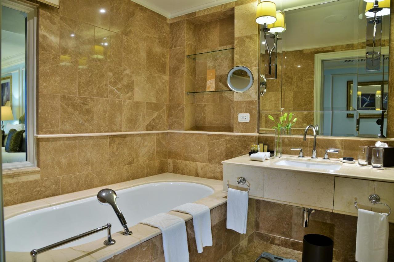 Luxury Twin Room with Cathedral View - Heritage Wing