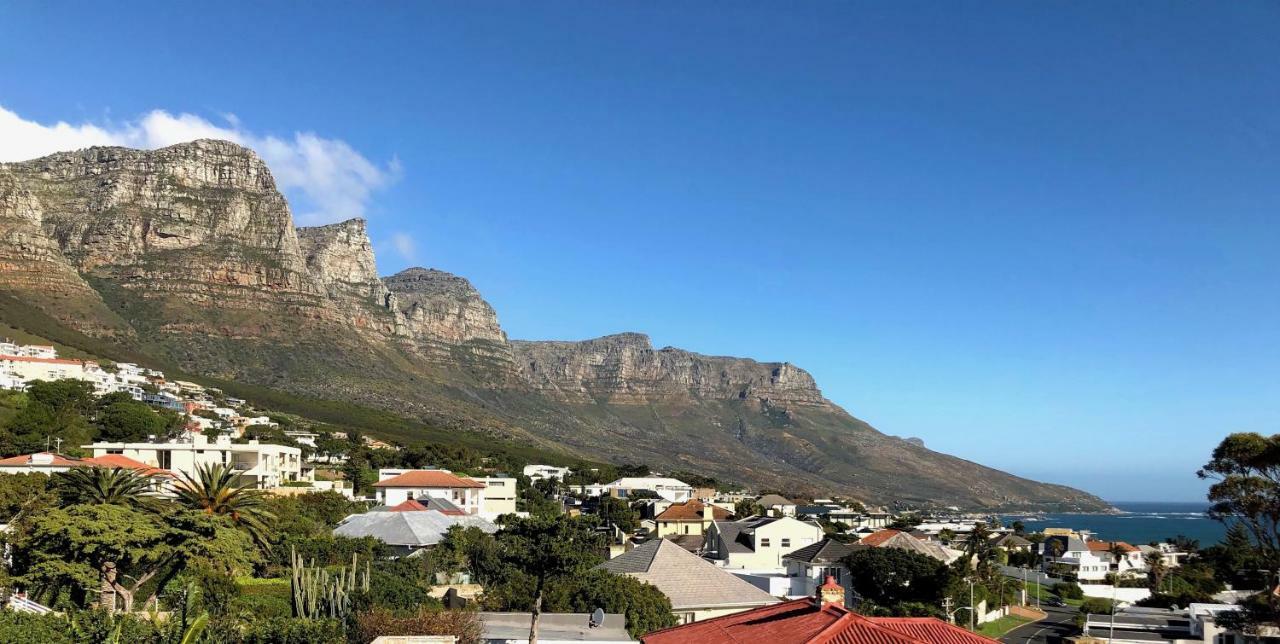 Chambre Double ou Lits Jumeaux Supérieure avec Balcon - Vue sur Montagnes et Vue Partielle sur Mer
